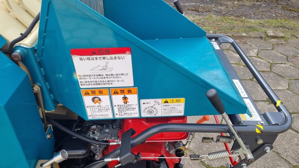 MARUYAMA HNJ-132B Rozdrabniacz spalinowy, rębak samojezdny gąsienice
