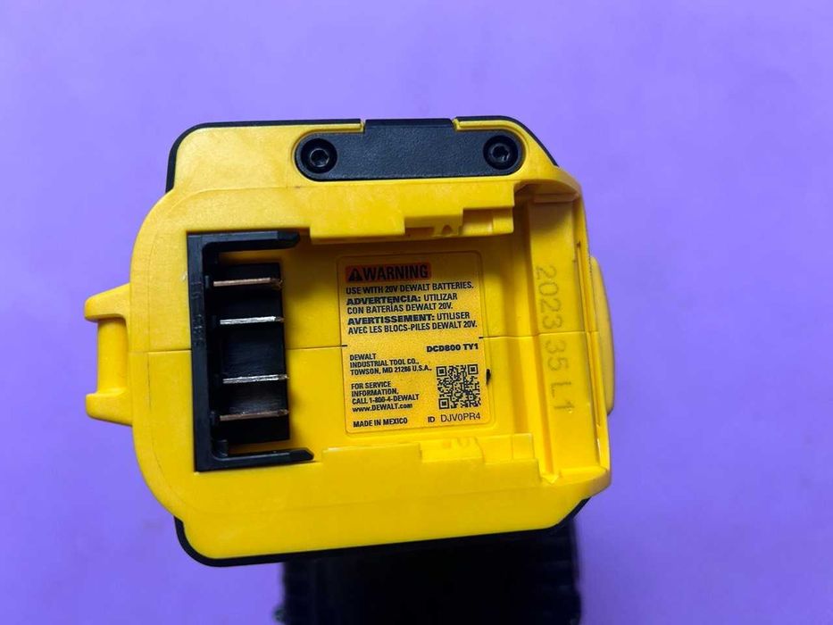 Безщітковий шуруповерт DeWalt DCD800P1 20V