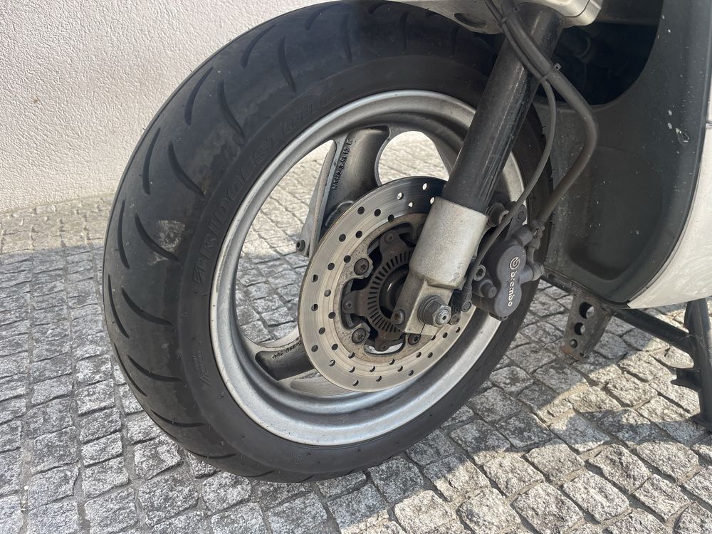 BMW C 1 200, moto super exclusiva para colecionar
