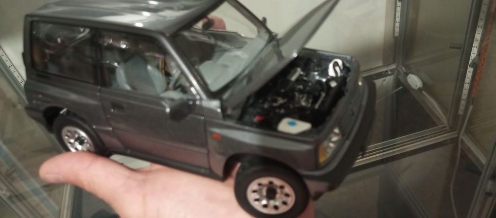 1:18 модель Suzuki Jimmi , Vitara