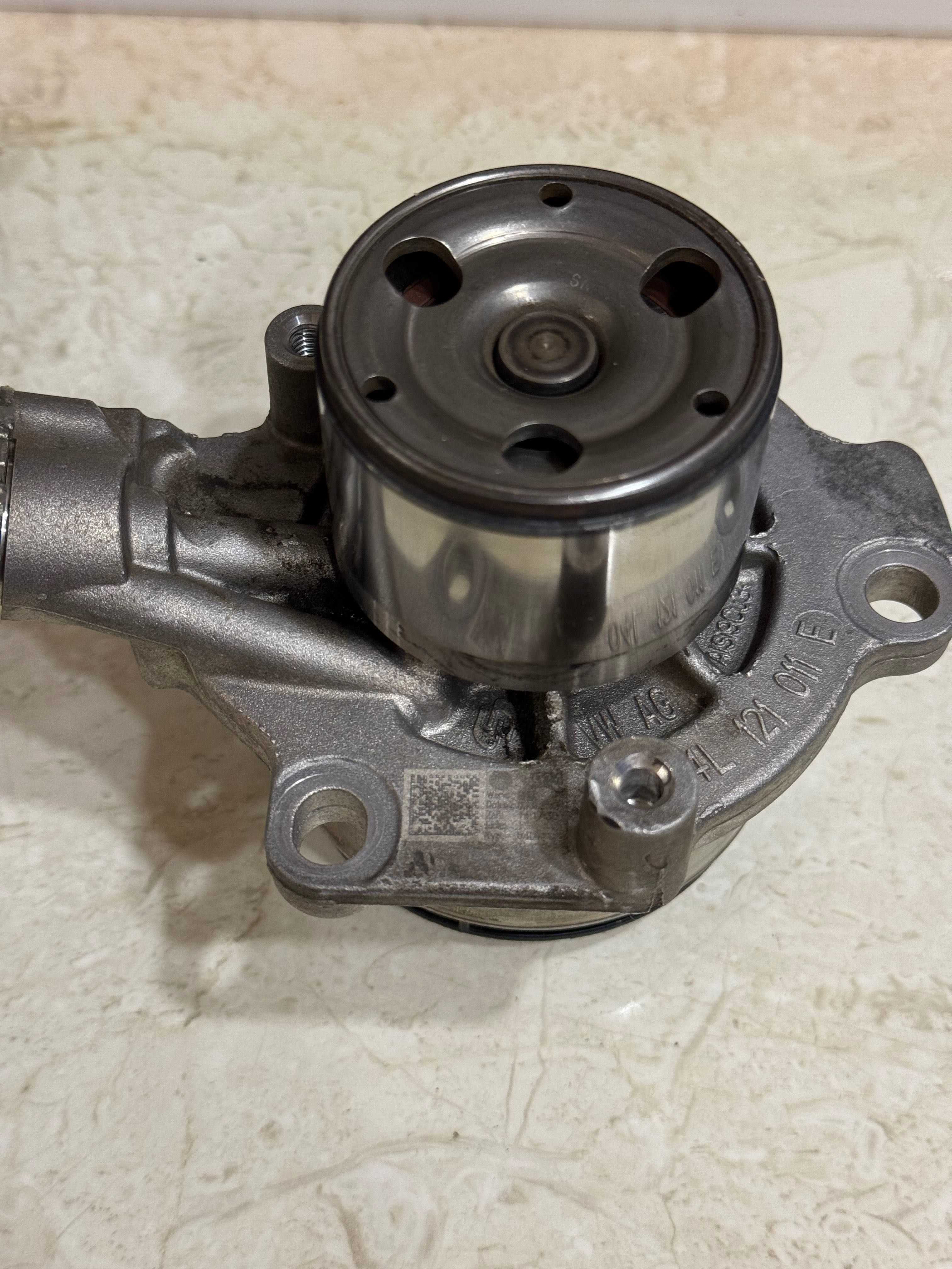 Помпа 04L 121 011 E VW 7
