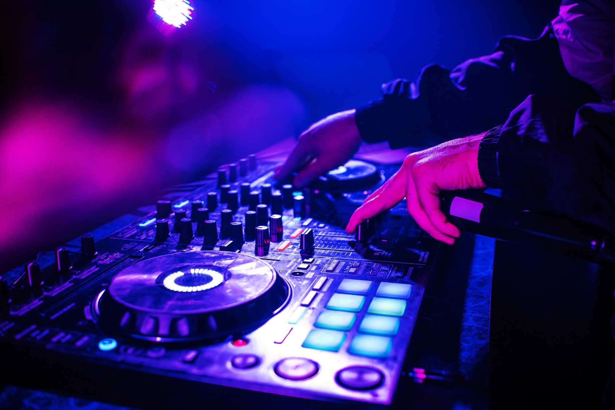 ** DJ na imprezy w Wieluniu i okolicach –18-tki, firmówki, rocznice **