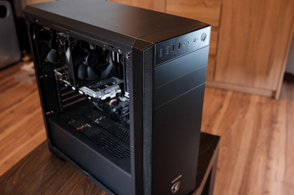 Komputer do gier, montowania filmów 16 GB ram, amd ryzen 5