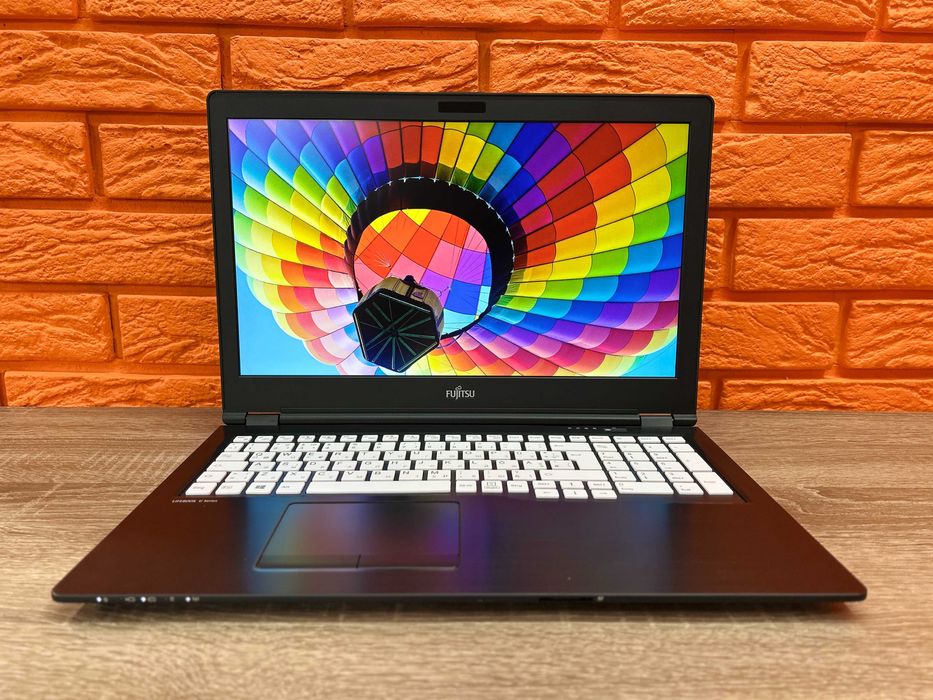 Ноутбук 15.6" Fujitsu LifeBook E757 (1920х1080) IPS/i5-6200U,8, 512 m2