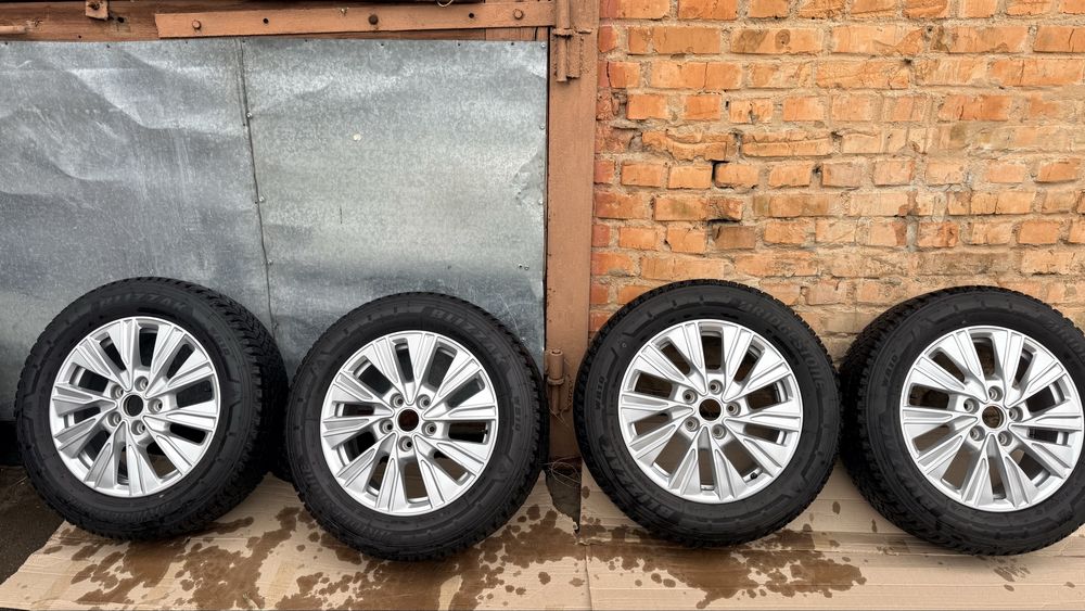 Автошини зимні BRIDGESTONE   215/60 R17