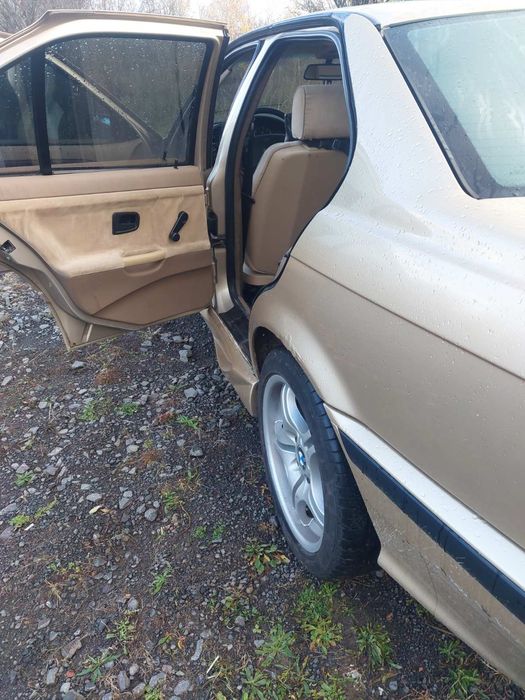 Продам BMW E36 1.8бензин