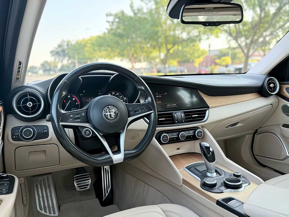 Alfa Romeo Giulia      2018