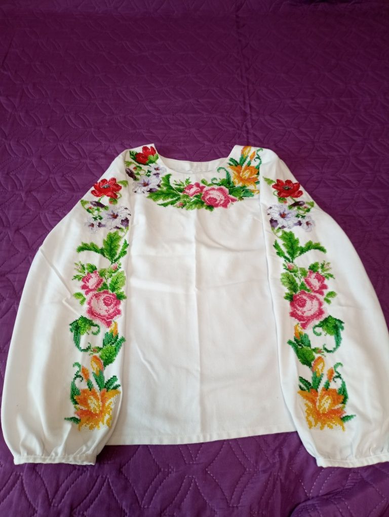 Продам жіночу вишиванку.