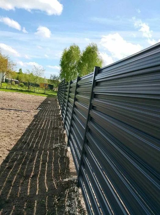 Заборы и металлоконструкции: навесы, вольеры, бытовки монтаж