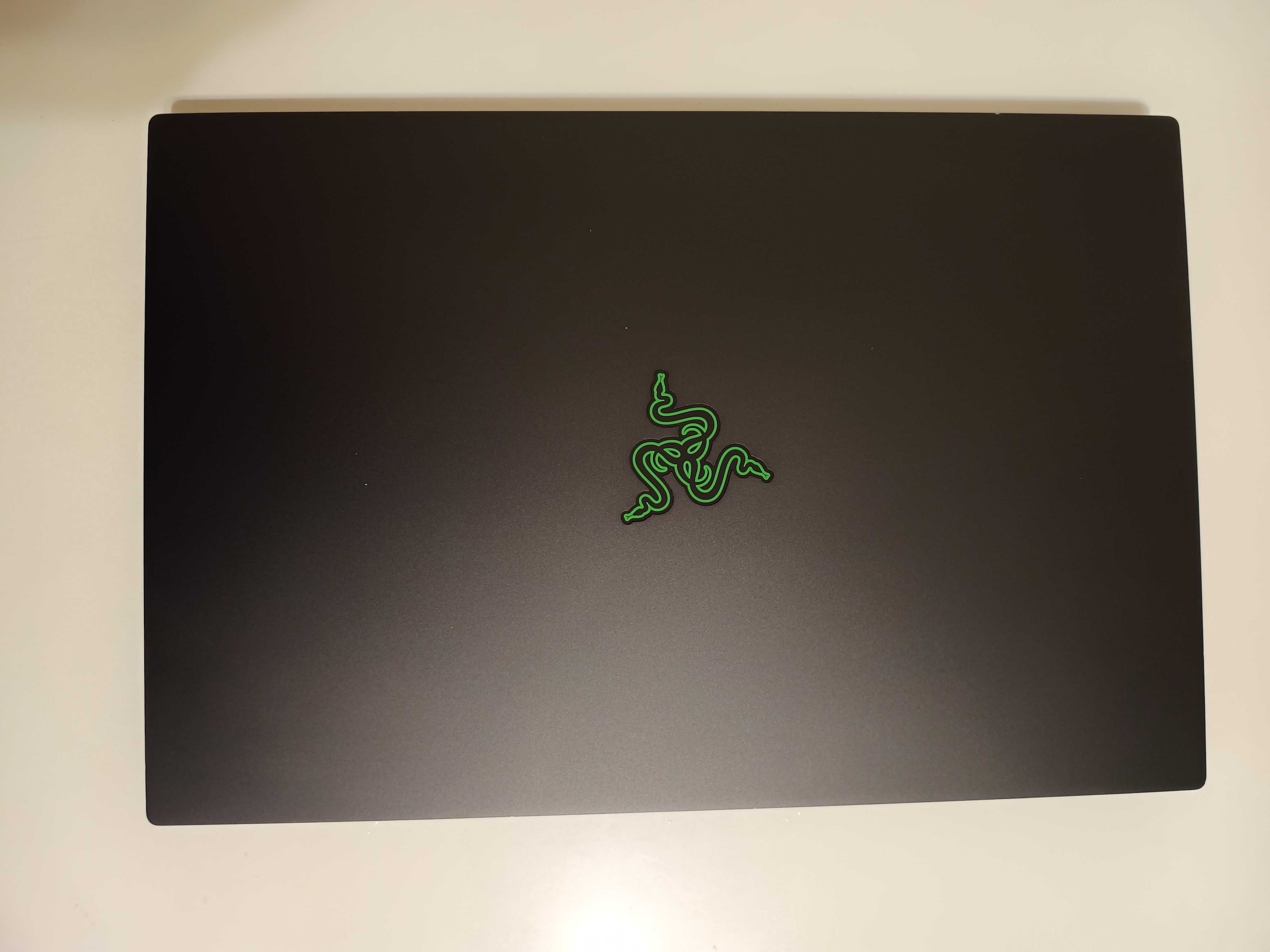 Razer Blade 15 i7-9750H 32GB  nVIDIA RTX 2070 Max-Q 8Gb SSD1Tb 300Hz