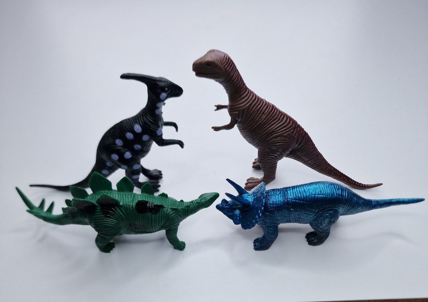 Dinozaury zestaw figurek +Niespodzianka GRATIS