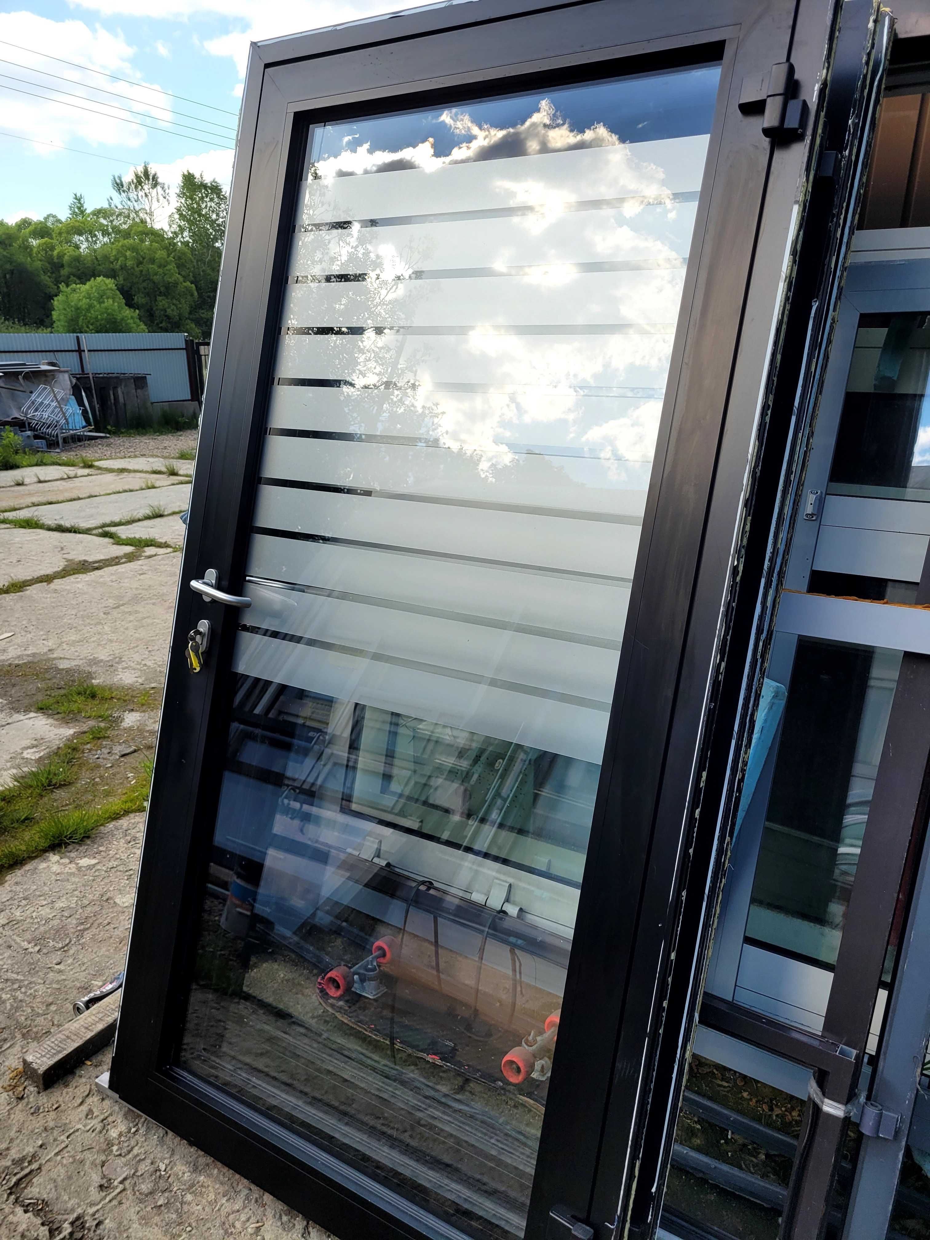 Drzwi aluminiowe różne