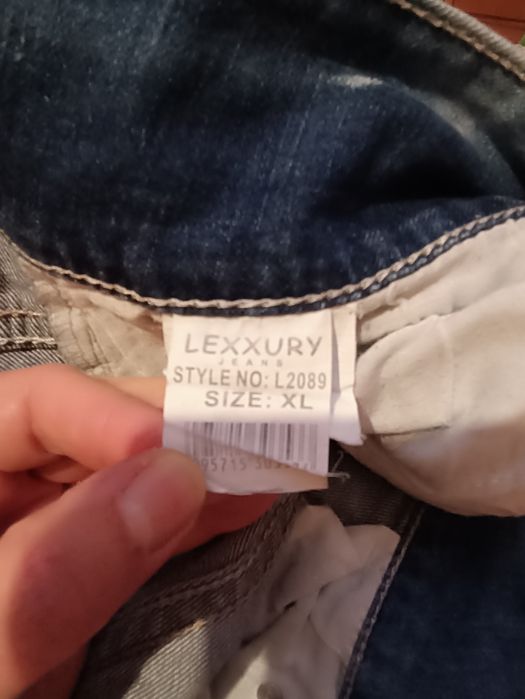 damskie jeansy z efektem sprania (acid wash)