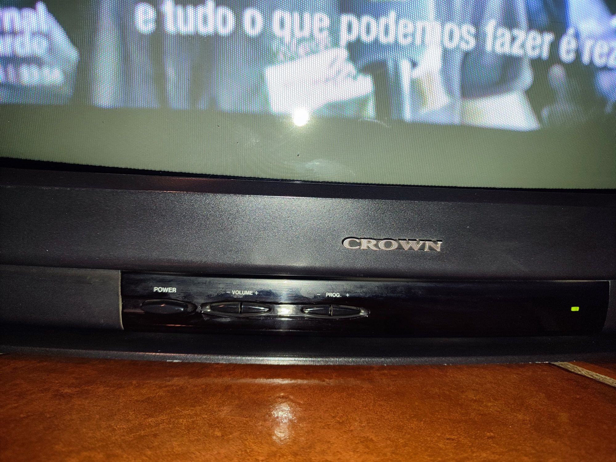 Televisão Crown  + acessórios