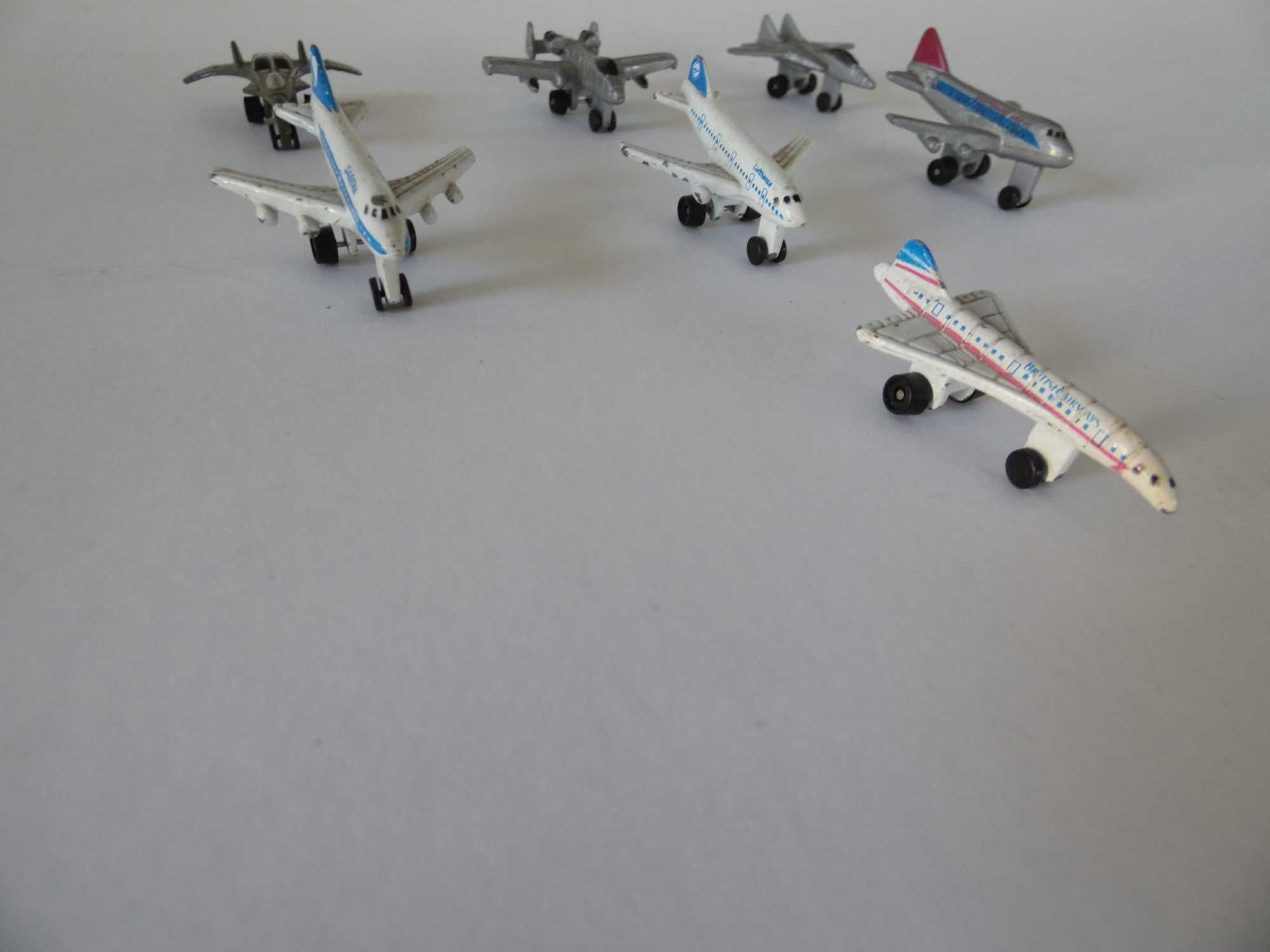 Lote de 7 Mini-Aviões de metal