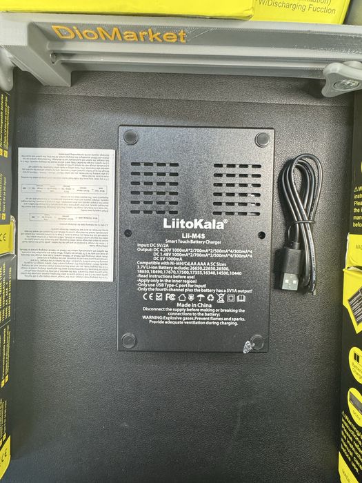 Зарядний пристрій LiitoKala Lii-M4S Універсальний для Li-ion/Ni-Mh