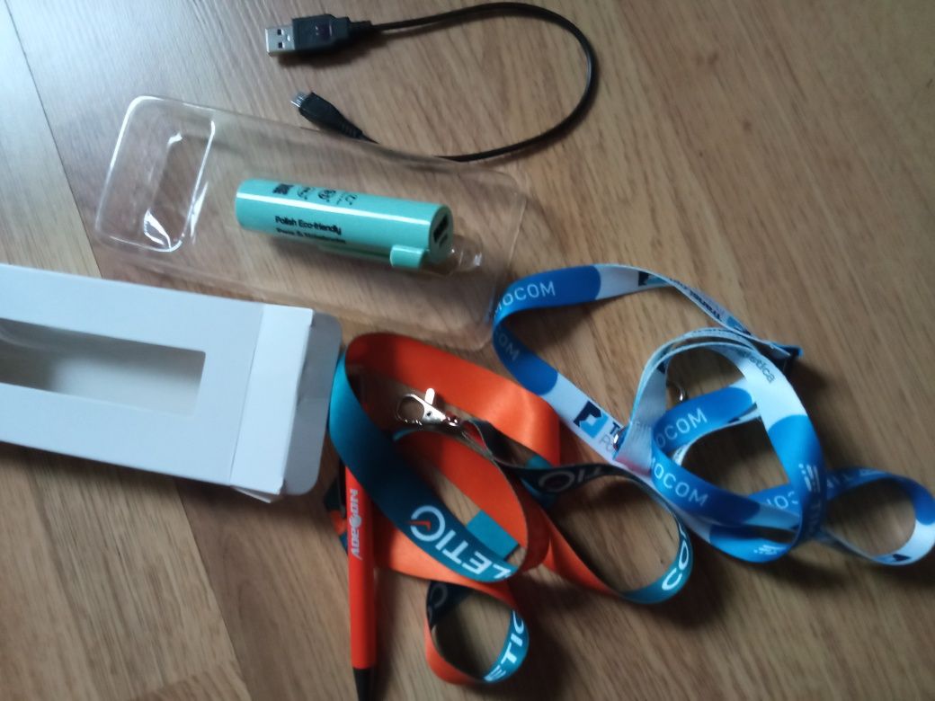 Powerbank 3000mAh, smycze - 2 sztuki, długopis