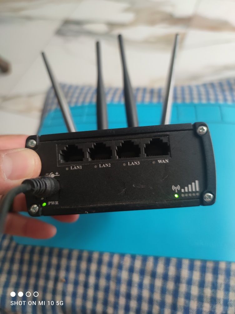 Router modem.teltronika rut 900
