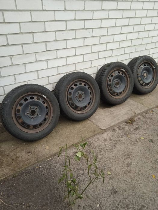 Зимові шини колеса з дисками