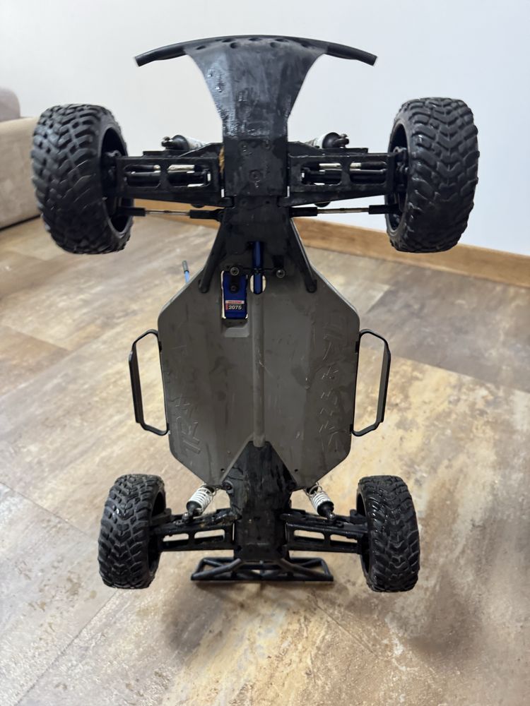 Auto rc na pilota traxxas slash 4x4 1/10
