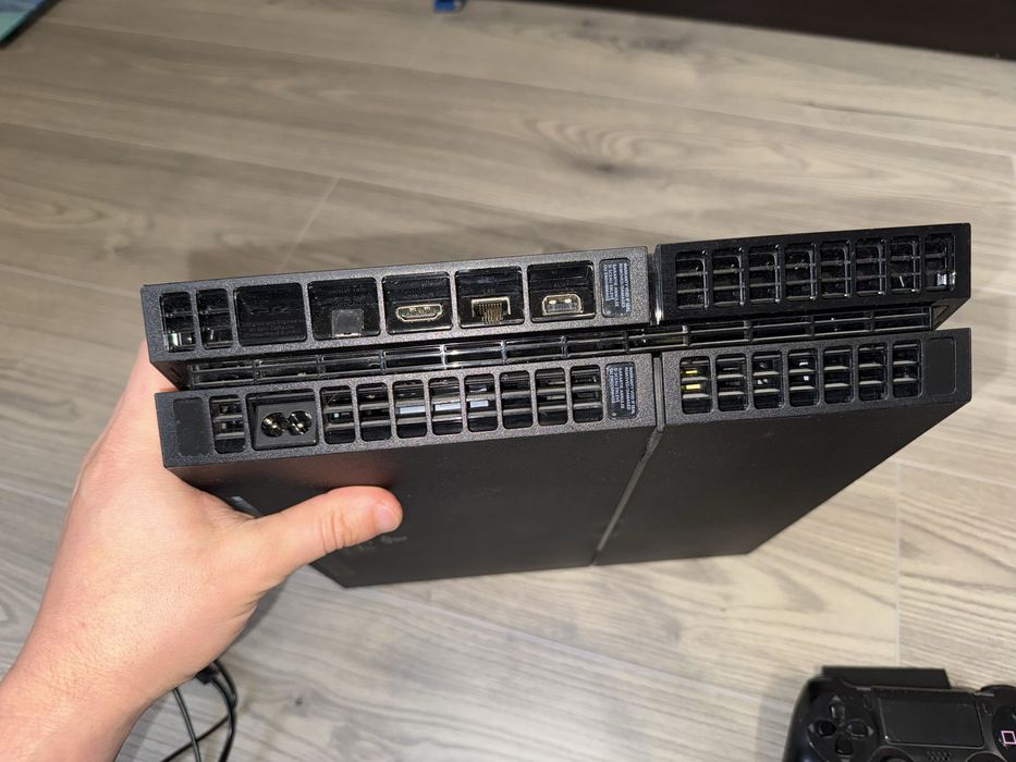 Playstation 4 +2 джойстика