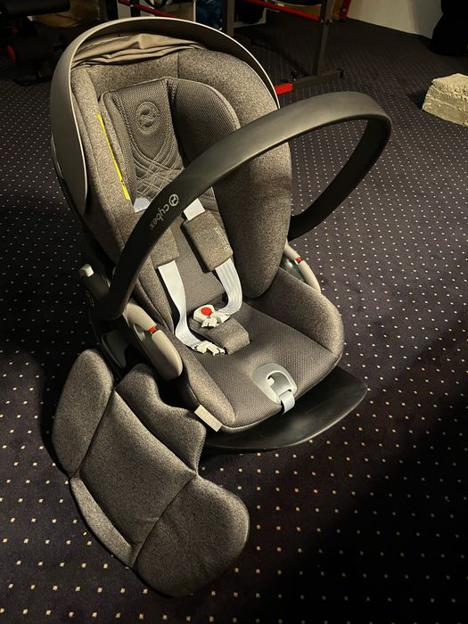 Fotelik z baza CYBEX Platinum Cloud T i-Size + adaptery GRATIS