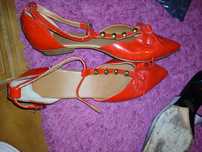 Sapatos 37 vermelhos e baixinhos