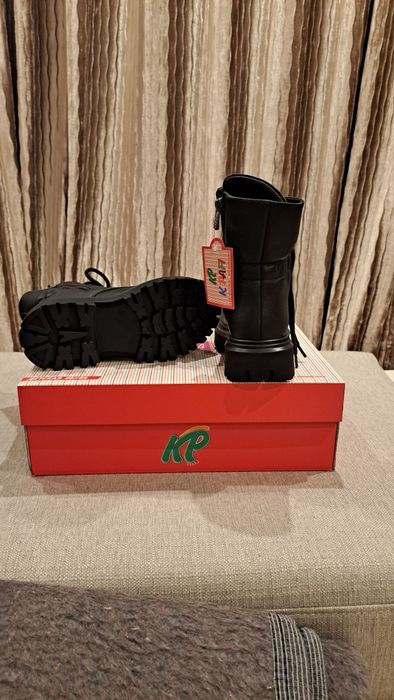 Женские зимние ботинки