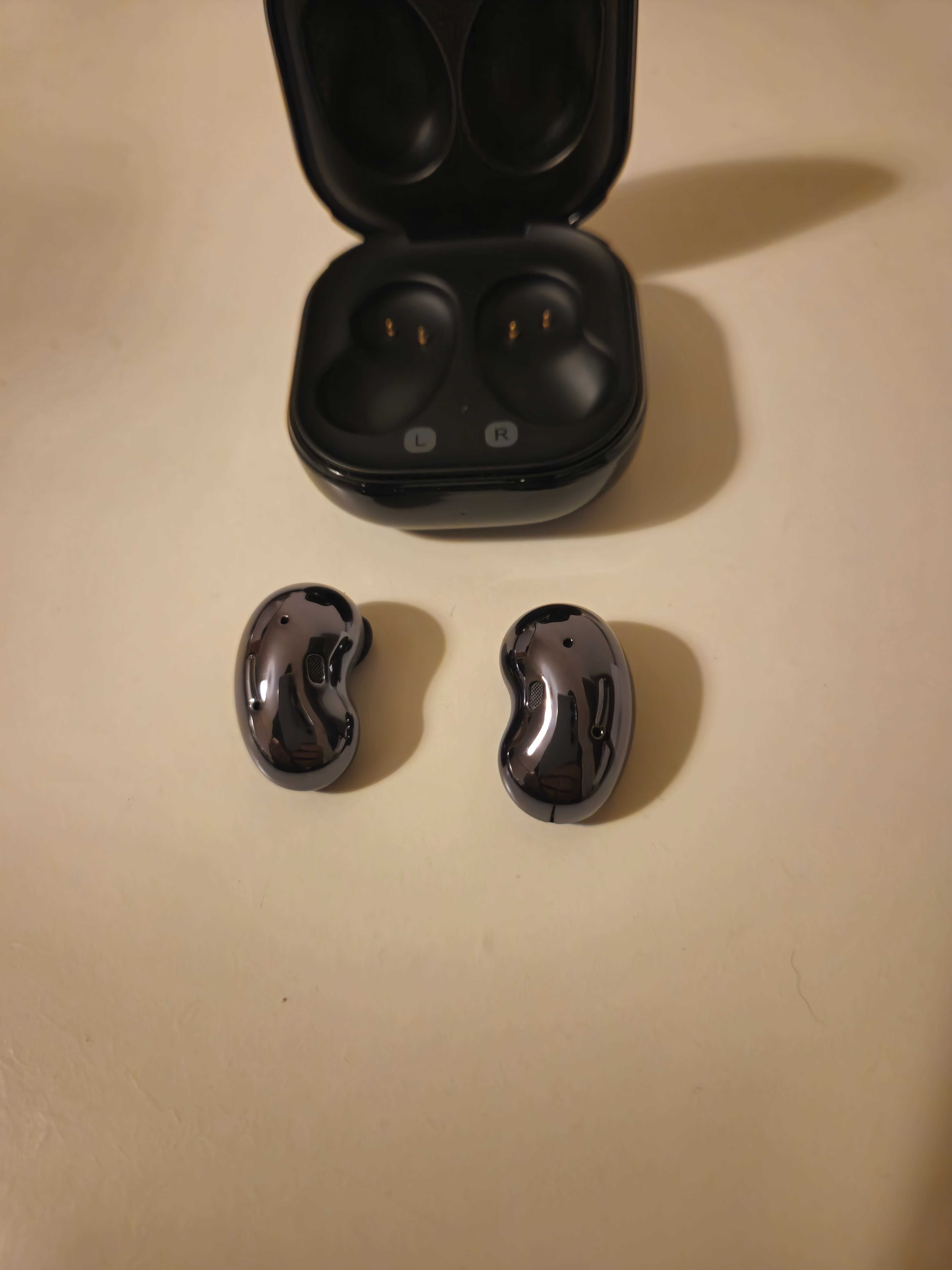 Auriculares Bluetooth True Wireless - Samsung Galaxy Buds Live