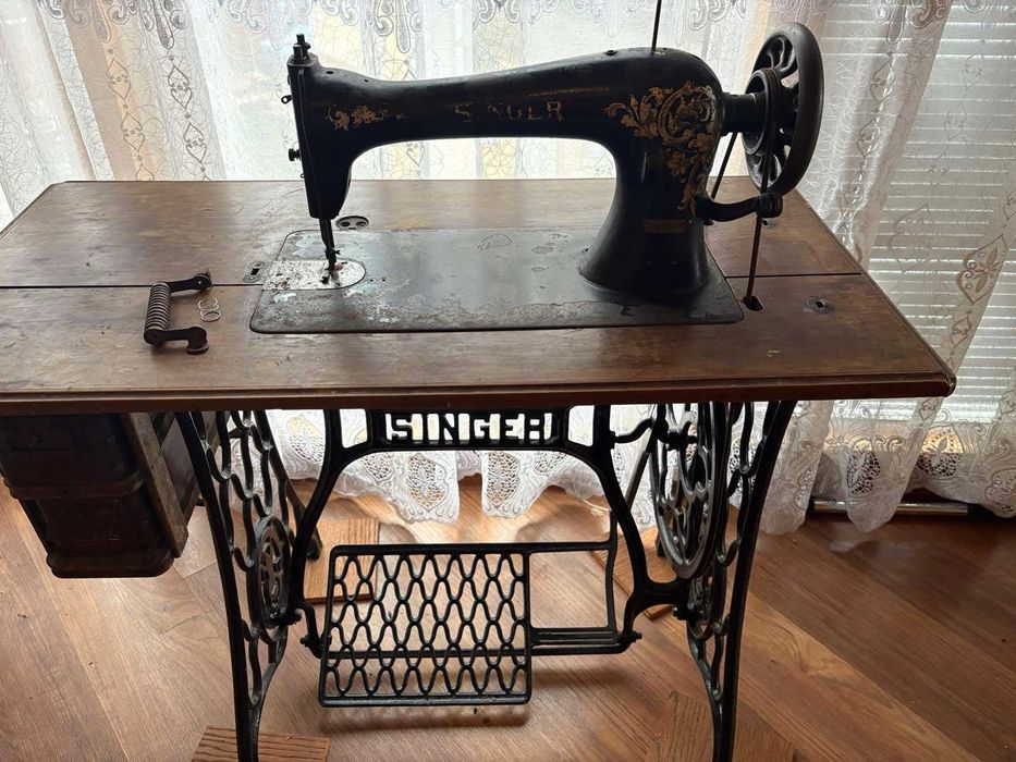 Швейна машина Janome L-394 декор,Singer 16k33,Чайка 132м мотор,Подолка
