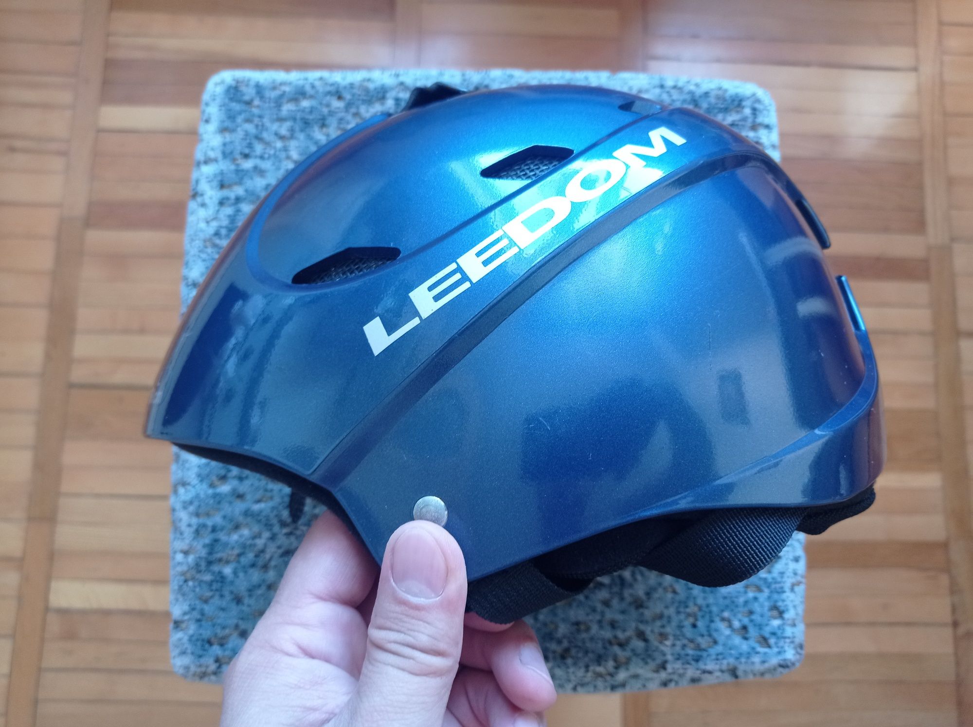 Велосипедный (лыжный) шлем