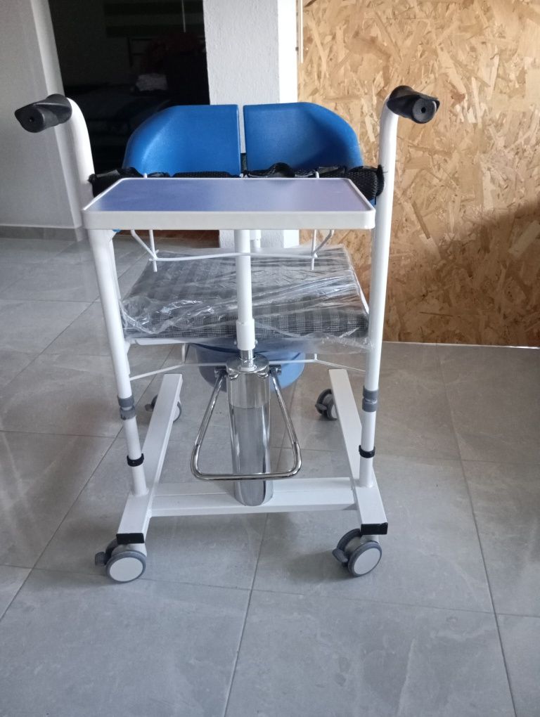 Cadeira de apoio e multifunções