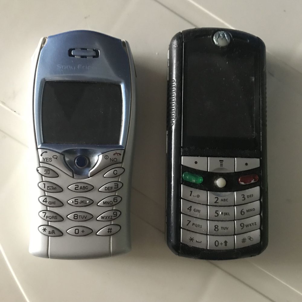 Stare telefony komórkowe do kolekcji