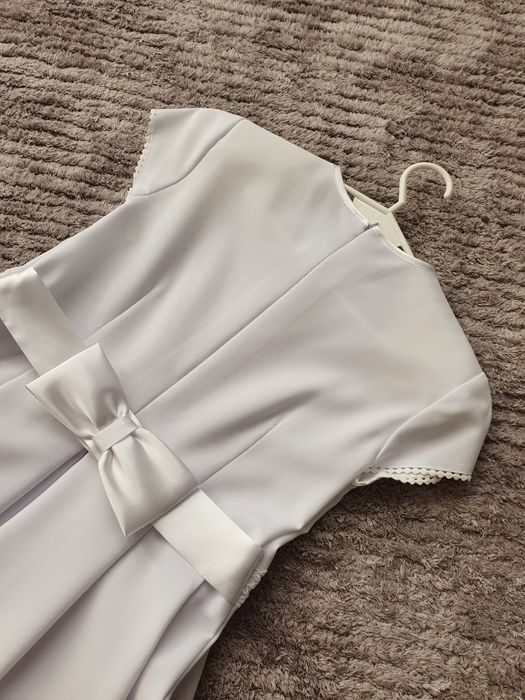 Sukienka biała do komunii, klasyczna.