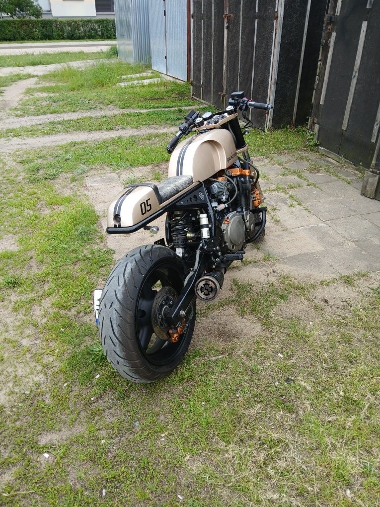 Cafe Racer suzuki inazuma quintessense 1200