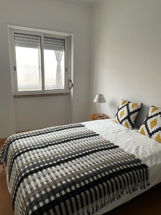 Aluga se Quarto para Casal  em Campolide a 5 min das Amoreiras