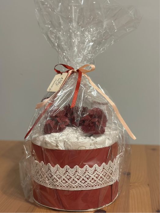tort z pampersów prezent na baby shower dziewczynki córeczki