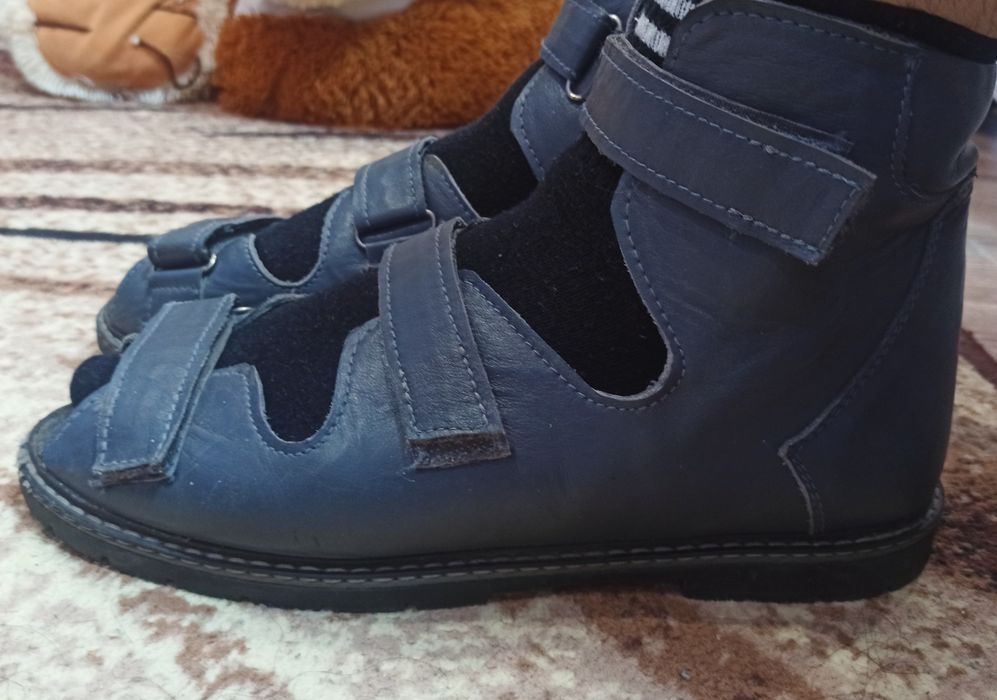 Ортопедичне взуття.