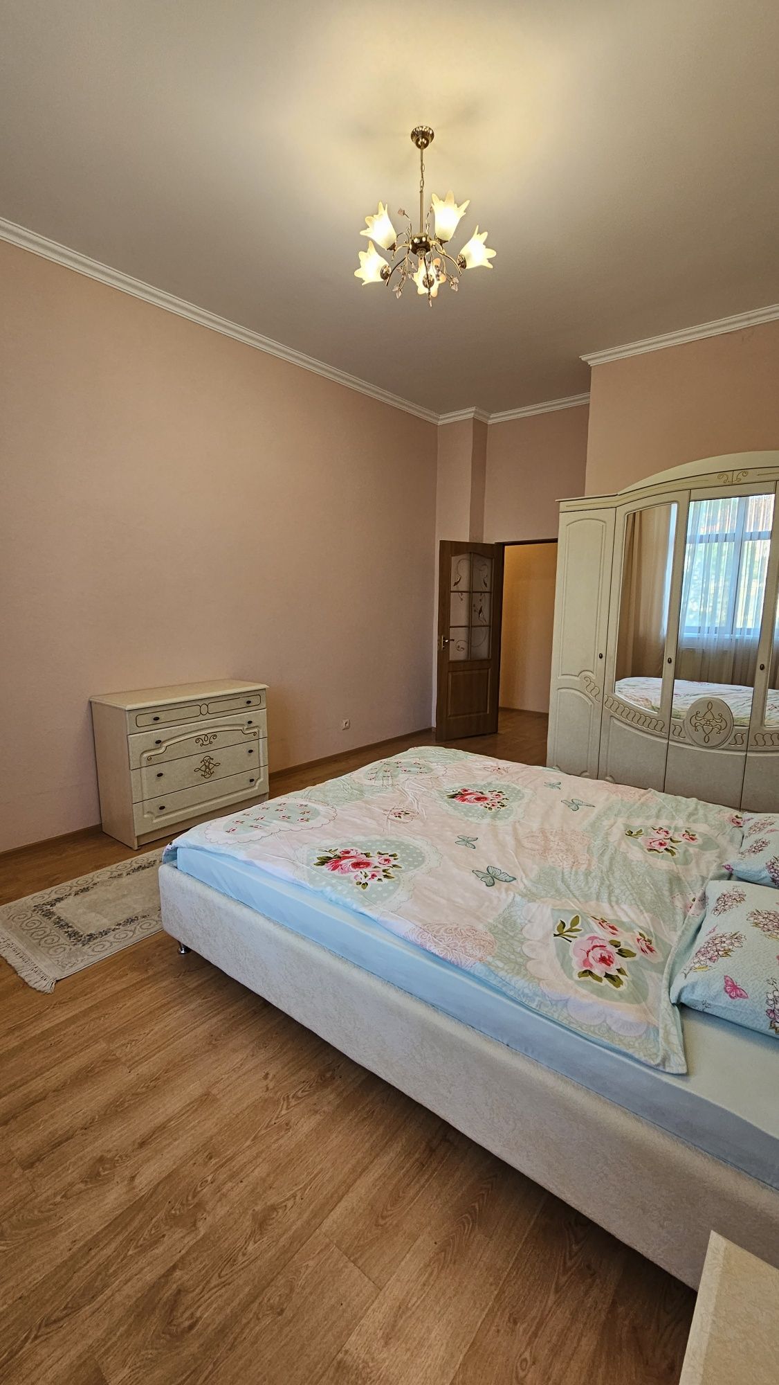 Продається 2-х кімнатна новобудова Суворова