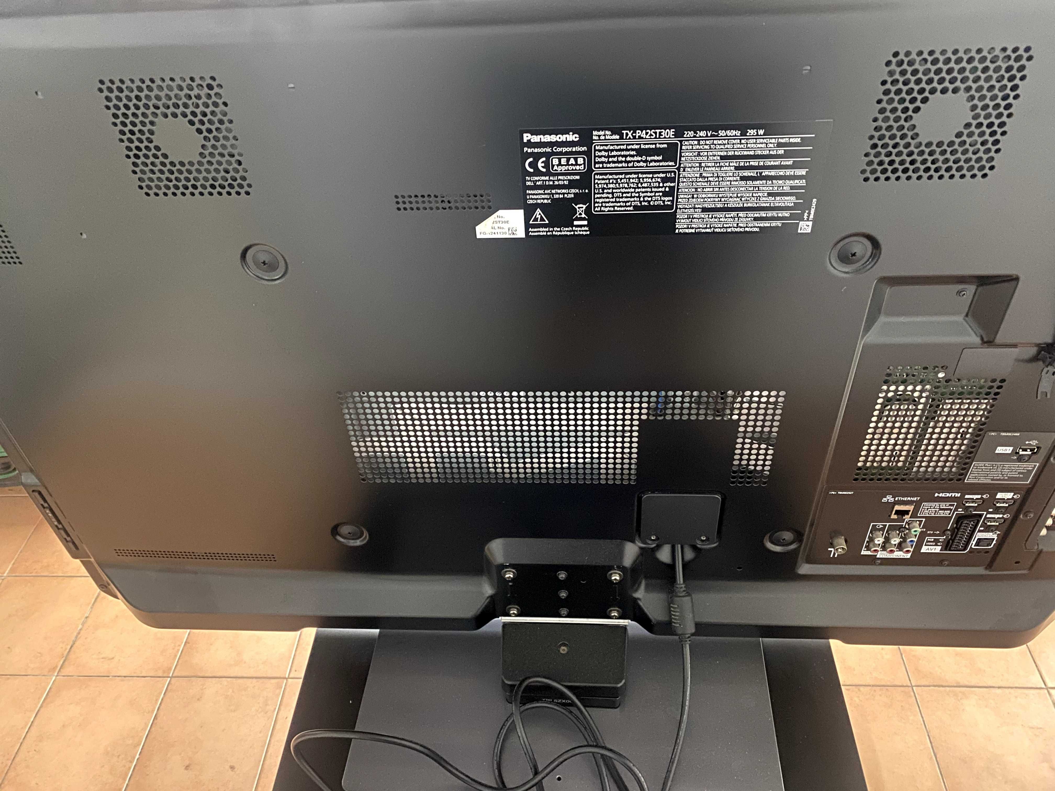 Televisão Panasonic 42" com pequena avaria