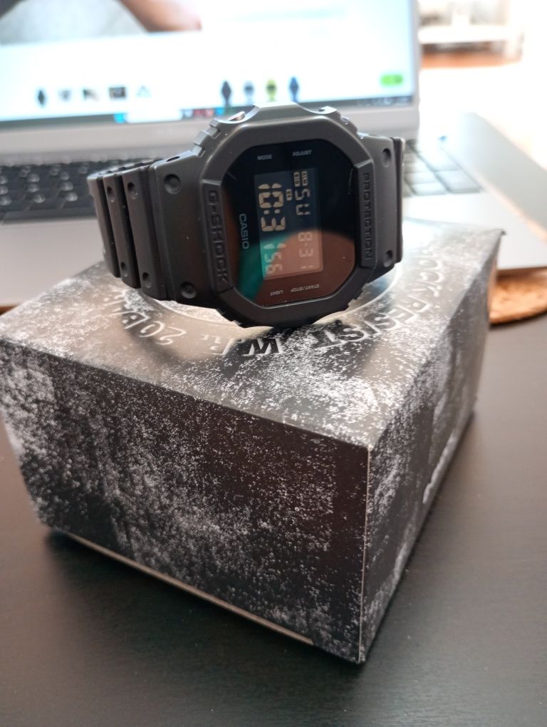 Casio G Shock DW5600bb