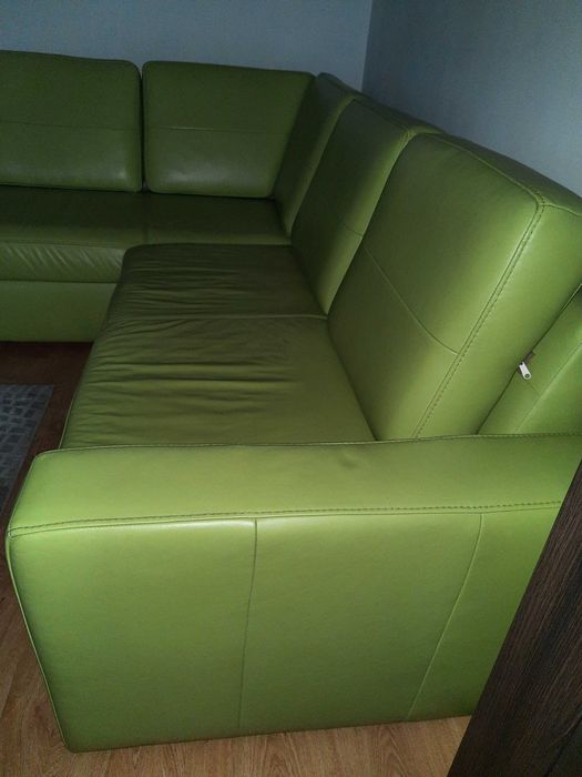 Kanapa narozna ze skory naturalnej z funkcja spania