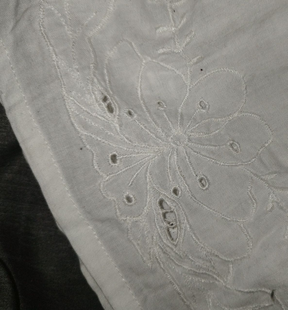 Sukienka biała z haftem z Canarow 92