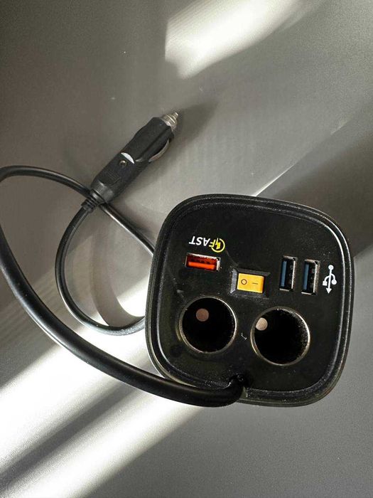 Автомобильная USB зарядка HUB Fast Charge прикуриватель 12 V
