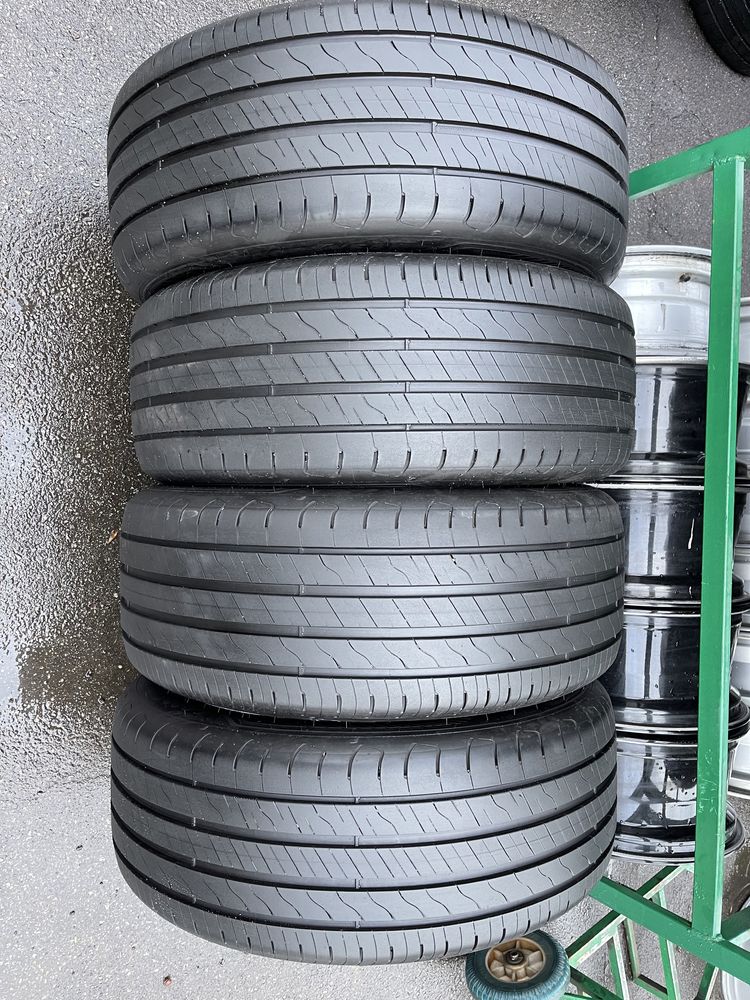 285/45r22 Goodyear Efficient Grip 2 SUV