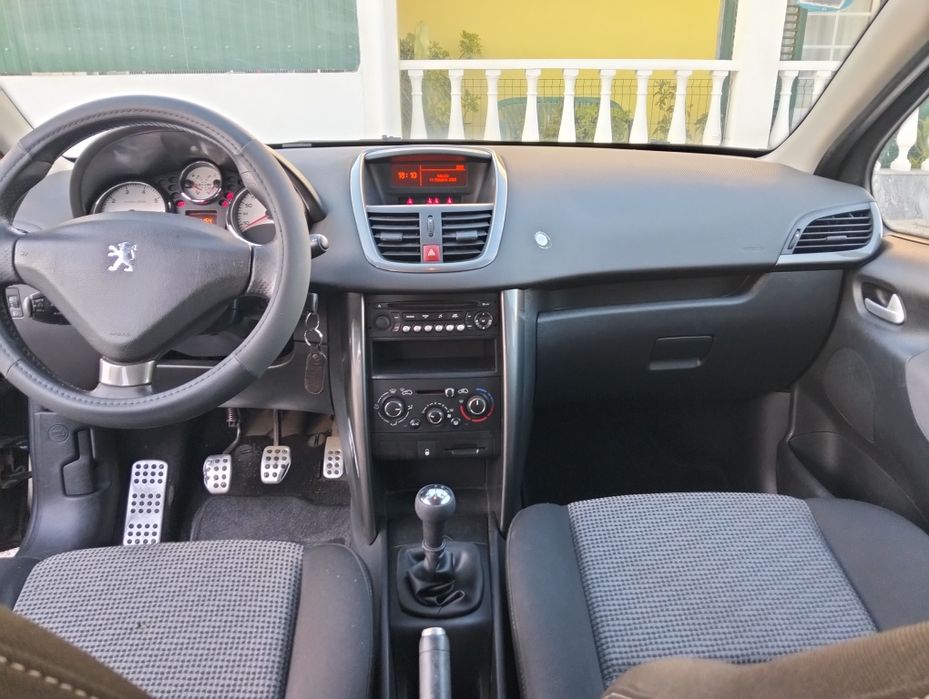 Peugeot 207 com 96.000 km