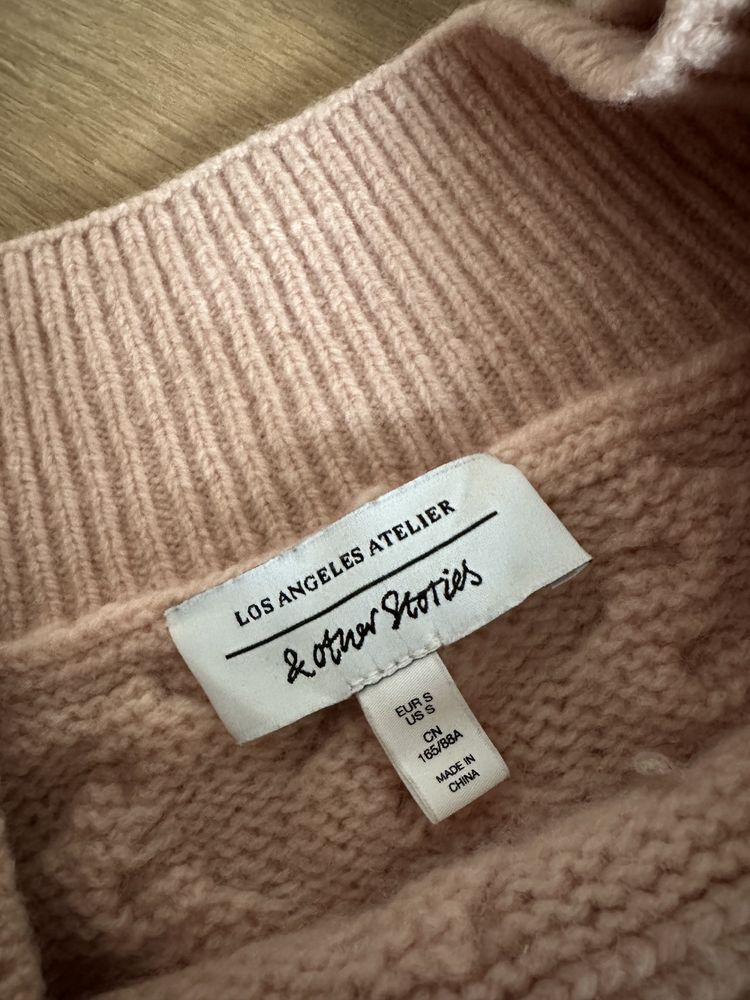 Off shoulder z wełną sweter z odkrytymi ramionami