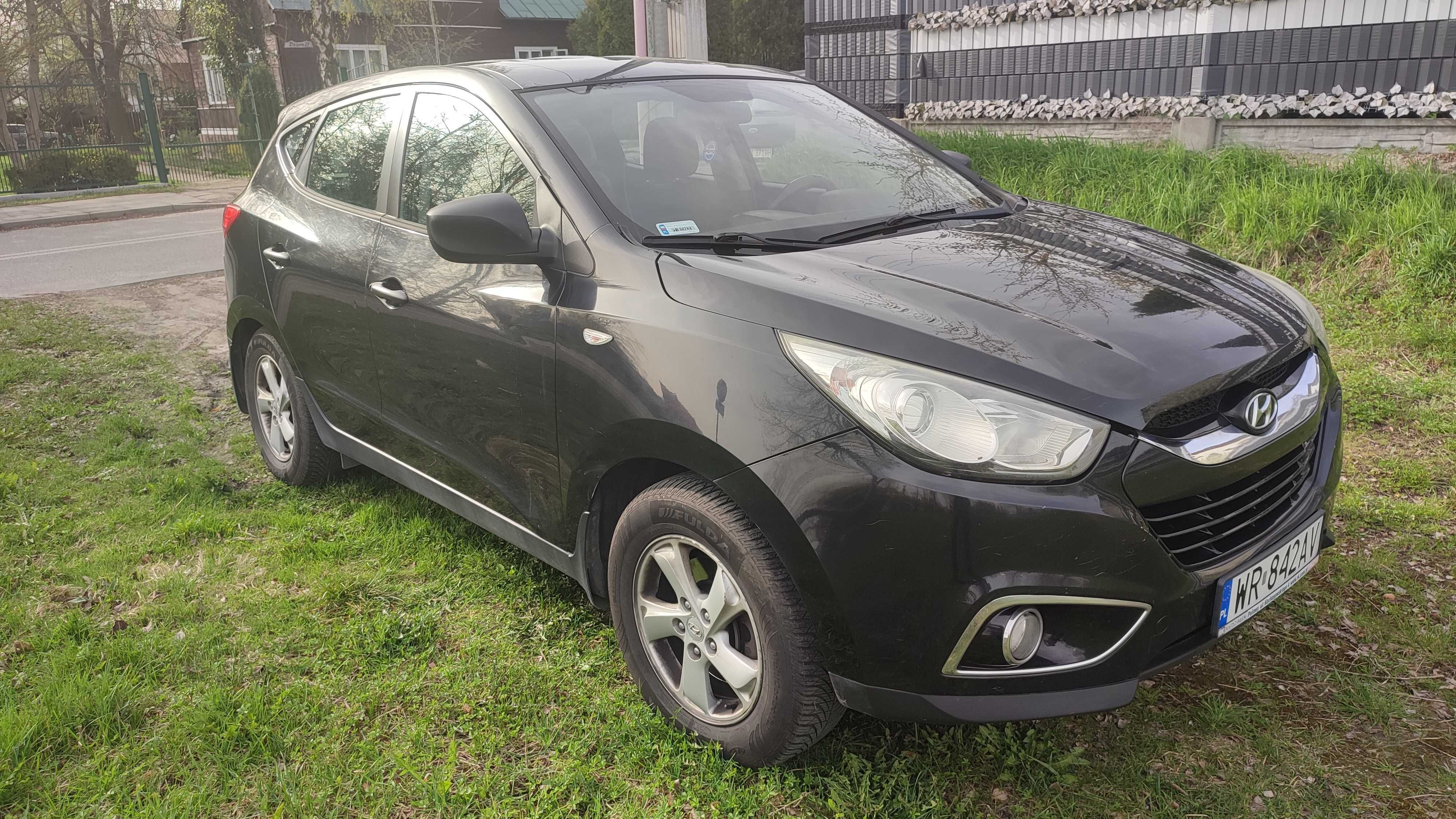 Hyundai ix35, nowe opony, bagażnik dachowy, doczepiany hak