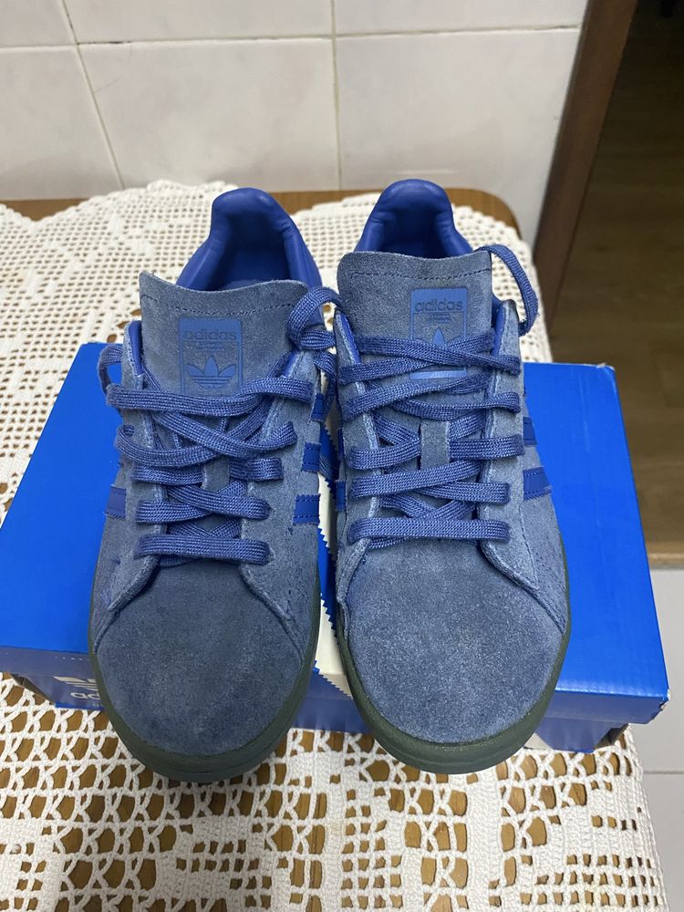 Tenis adidas campos azuis em otimo estado