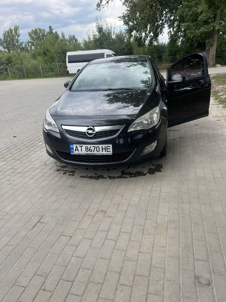 Opel Astra J хетчбек